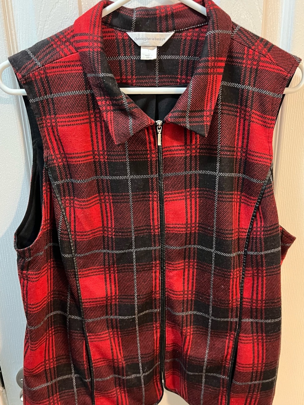 Christopher & Banks Red and Black Plaid Zip Pockets Lined Vest Size Large.